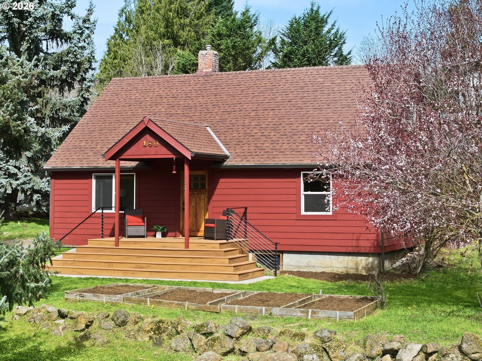 Property Photo:  180 NW Spring St  WA 98672 