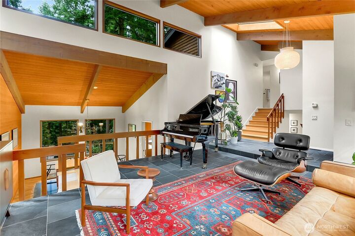 Property Photo: 19616 44th Place NE WA 98115