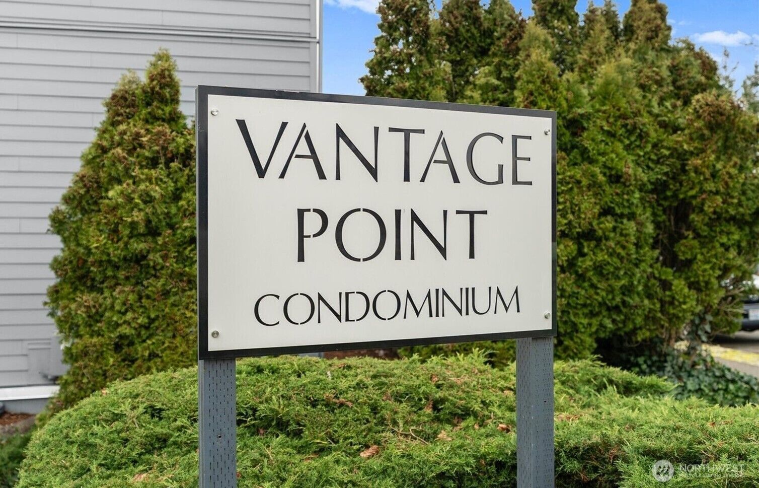 Property Photo: 2611 NE 4th 234 WA 98056