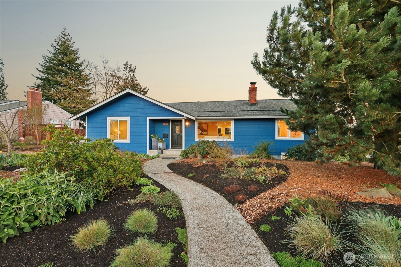 Property Photo:  4054  52nd Avenue SW  WA 98116 