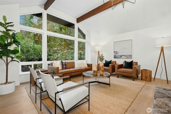 Property Photo:  145  Mt Pilchuck Avenue SW  WA 98027 