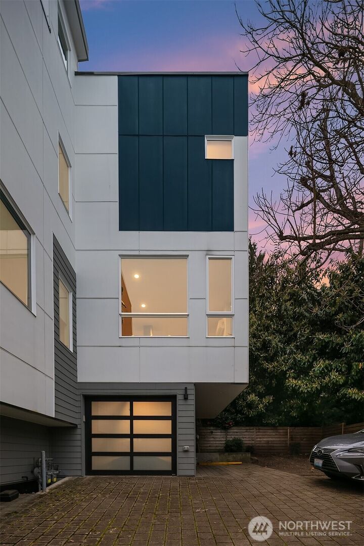 Property Photo: 2330 W Plymouth Street B WA 98199