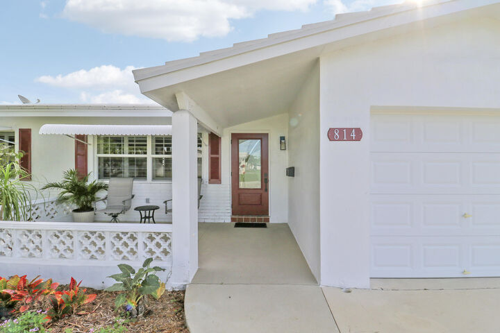 Property Photo:  814 SW 5th Avenue  FL 33426 