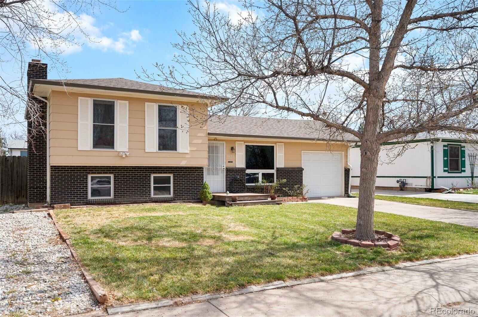 Property Photo:  1052 Lewiston Street  CO 80011 