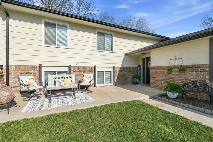 Property Photo:  1521 N Valleyview Street  KS 67212 