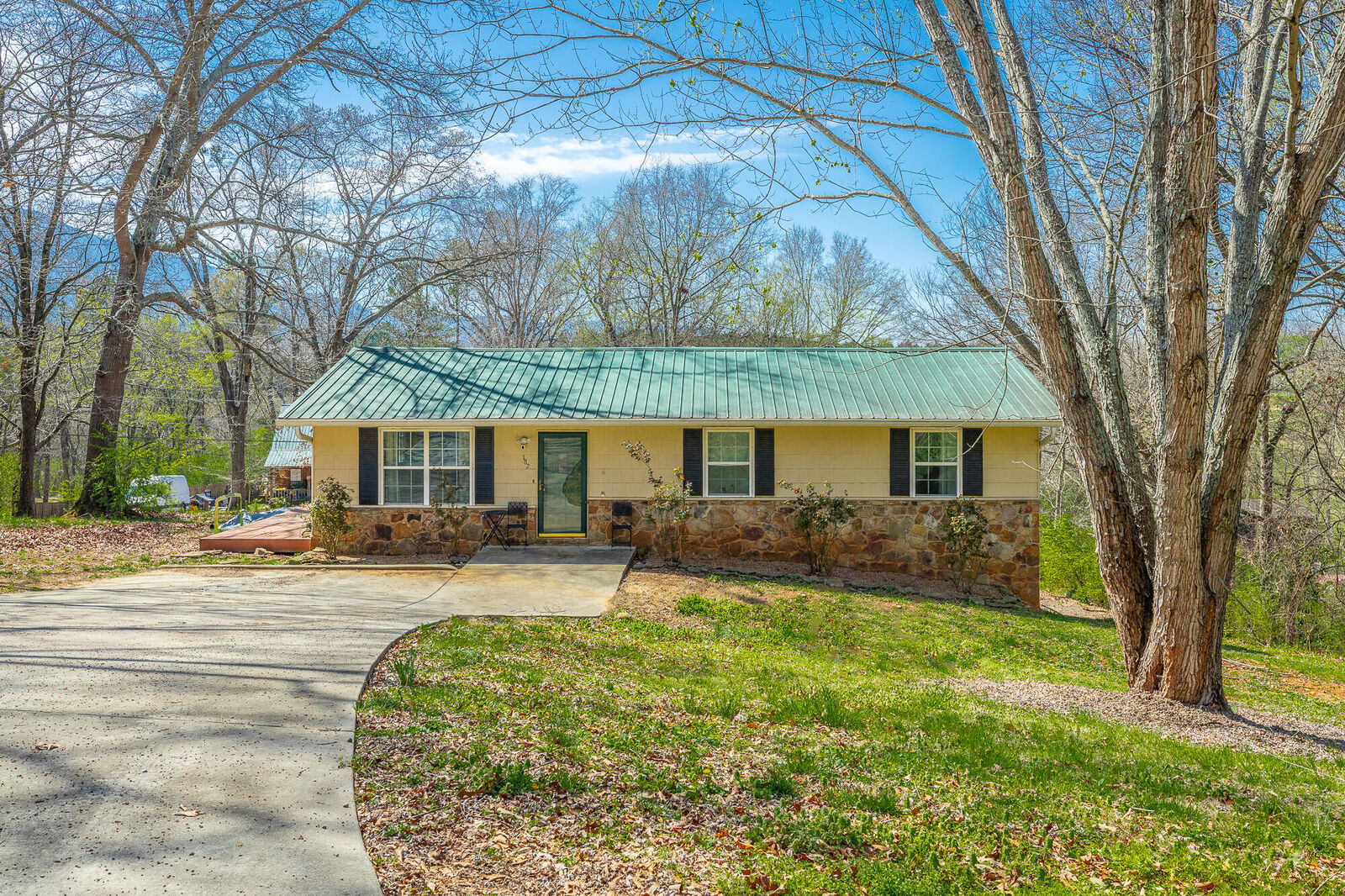 Property Photo:  182 Woodbine Drive  TN 37307 