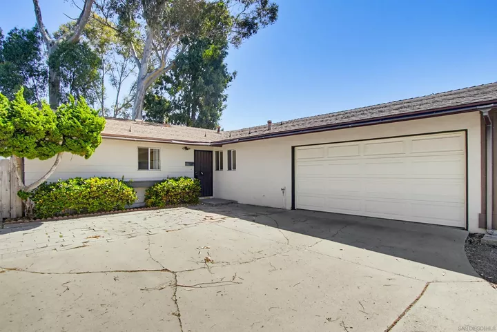 Property Photo: 5409 Limerick Ave CA 92117