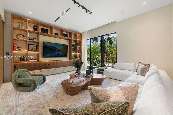 Property Photo: 5545 SW 81st Ter FL 33143