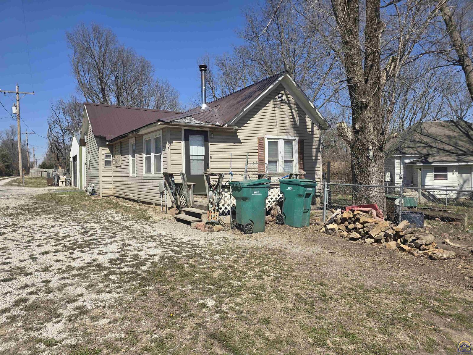 Property Photo:  302 Second St  KS 66419 