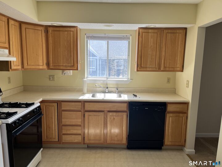 Property Photo:  202 Windgate Circle  CT 06468 