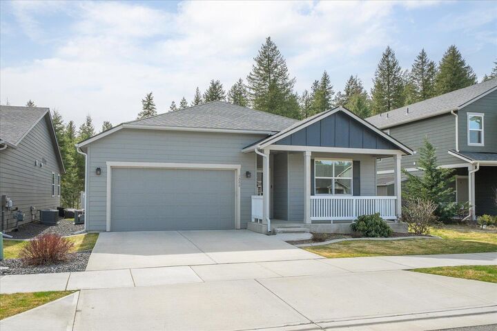 Property Photo: 1208 E Silver Pine Rd WA 99005