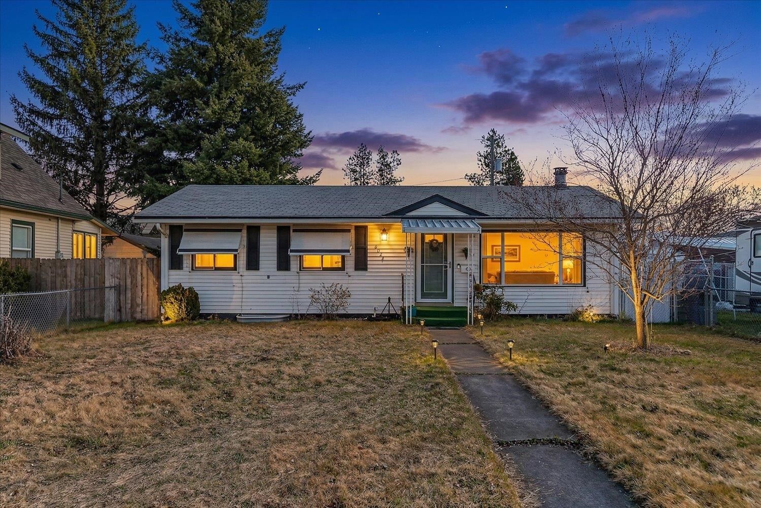 Property Photo: 6024 N Wall St WA 99205