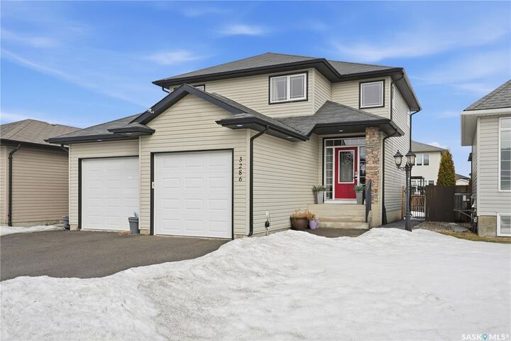 Property Photo: 3286 McClocklin Road SK S7R 0B9