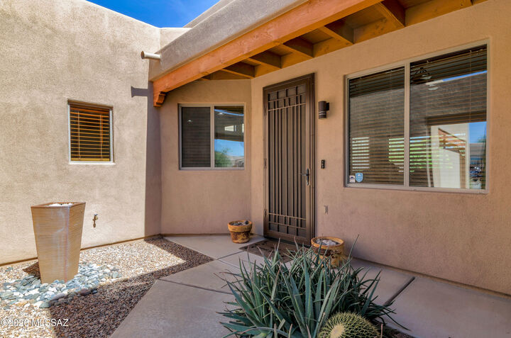 Property Photo:  8136 N Night Pony Drive  AZ 85743 