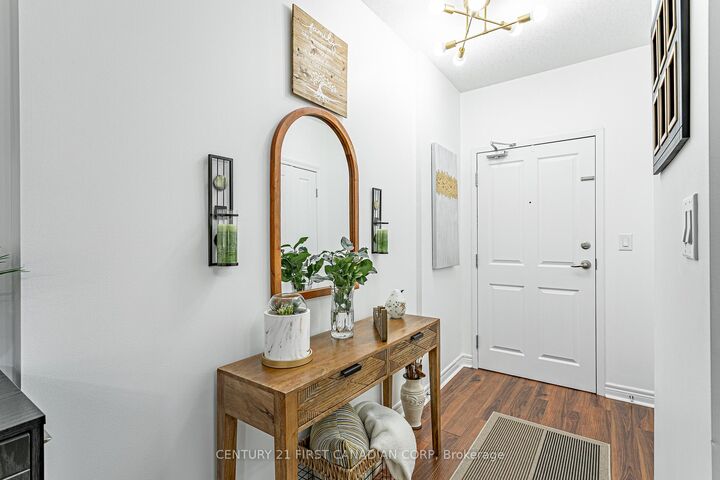 Property Photo:  1030 Coronation Drive 312  ON N6G 0G5 