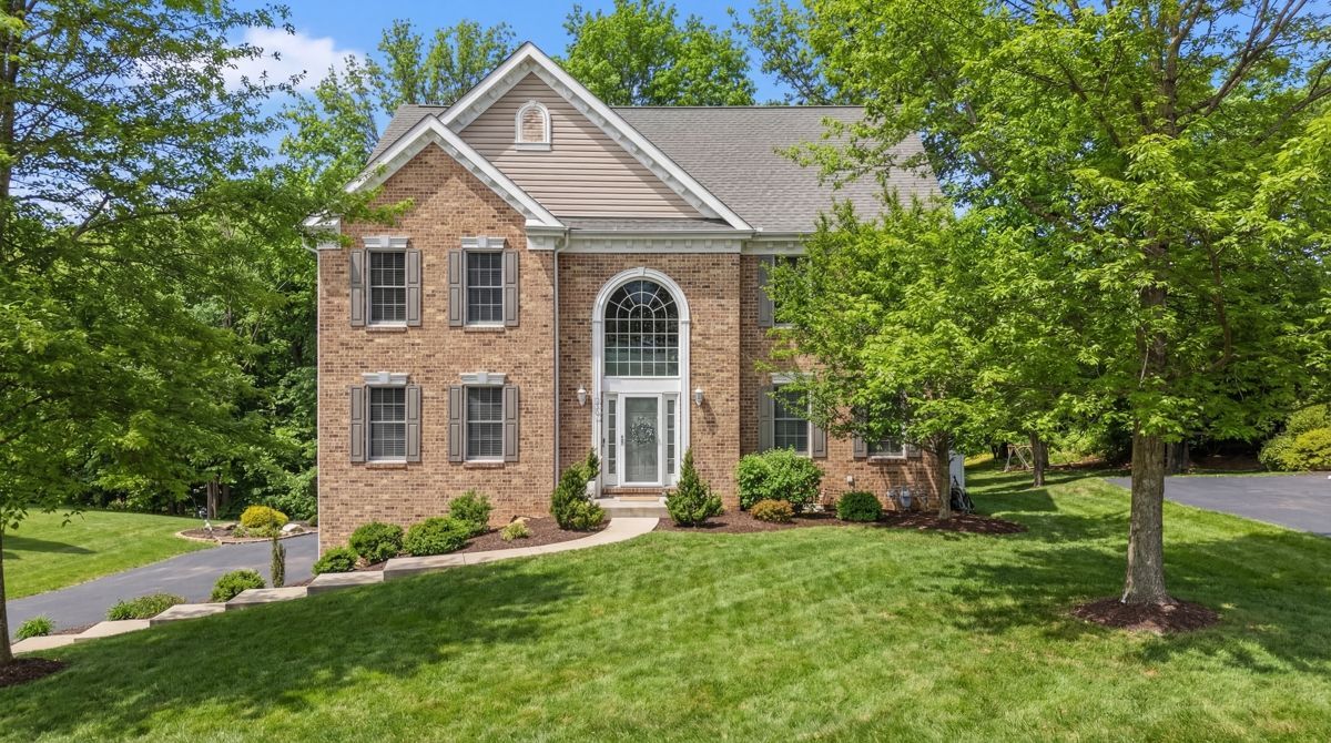 Property Photo:  2483 Willow Oak Drive  PA 15101 
