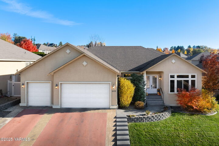 Property Photo:  609 N 74th Ave  WA 98908 