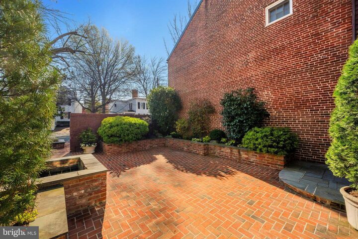 Property Photo: 403 S Fairfax Street VA 22314