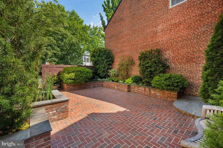 Property Photo:  403 S Fairfax Street  VA 22314 