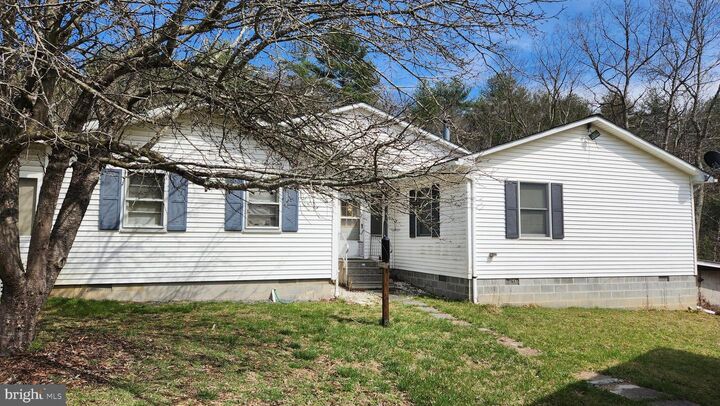 Property Photo: 1605 Paddys Run Road VA 22654
