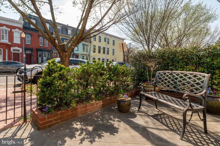 Property Photo:  512 Independence Avenue SE  DC 20003 