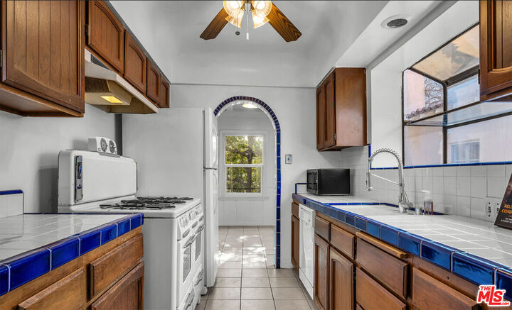 Property Photo:  6369 Orange St  CA 90048 