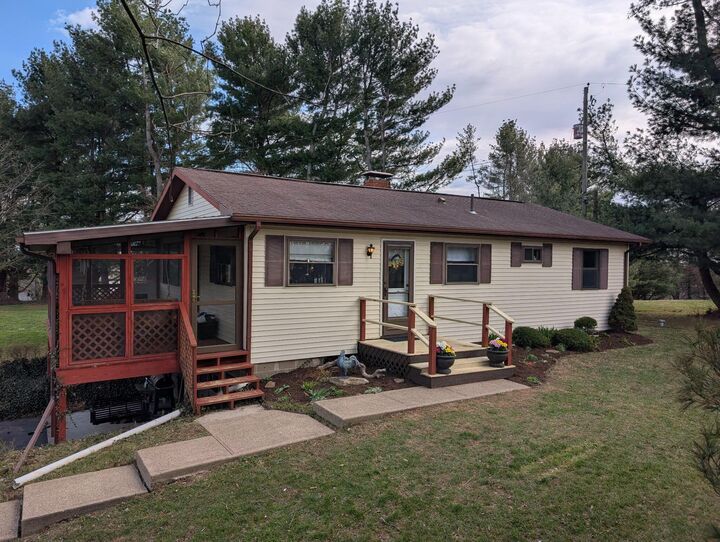 Property Photo:  1630 Martinsburg NE Road  OH 43055 