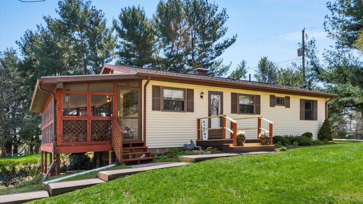 Property Photo: 1630 Martinsburg NE Road OH 43055