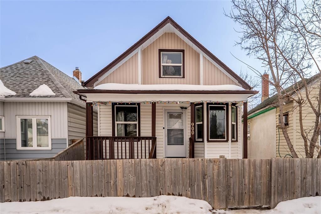 Property Photo:  900 Pritchard Avenue  MB R2X 0E9 