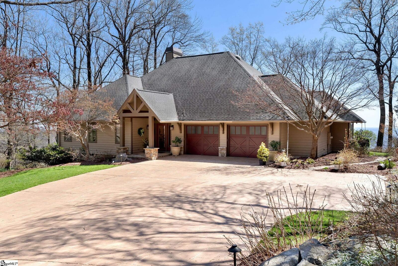 Property Photo: 5 Falcons Ledge Drive SC 29356