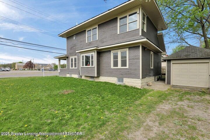 Property Photo: 1127 W Saginaw Street MI 48915