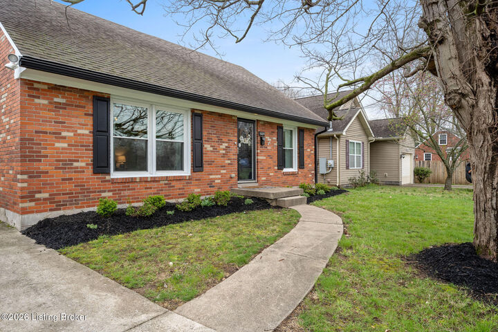 Property Photo:  1605 Military Ave  KY 40242 