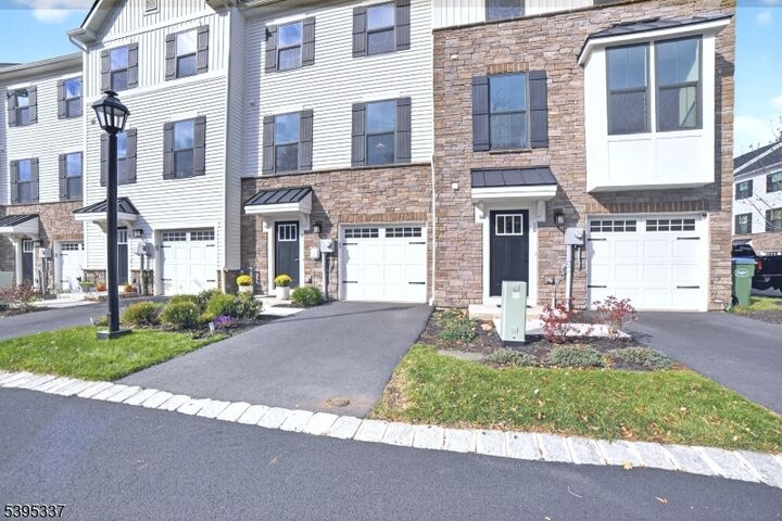 Property Photo:  9 Saw Mill Cir  NJ 07840 