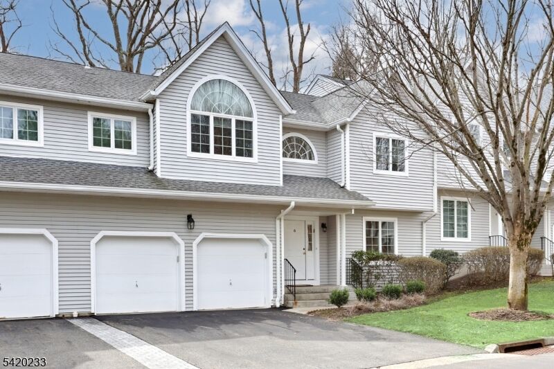 Property Photo:  6 Schill Pl 6  NJ 07642 