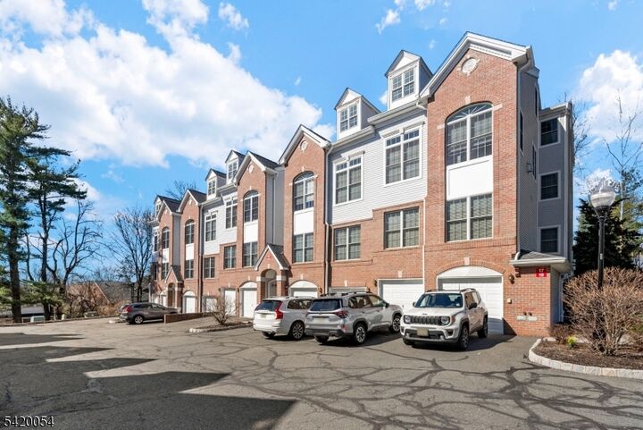 Property Photo:  9 Goffle Brook Ct  NJ 07506 