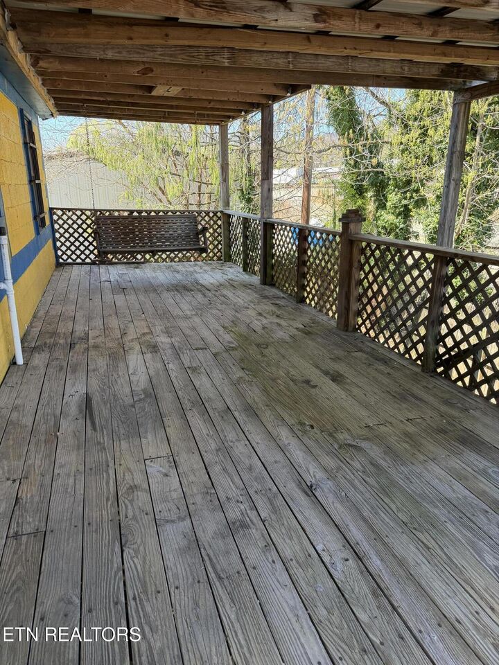 Property Photo:  1310 S Roane St  TN 37748 