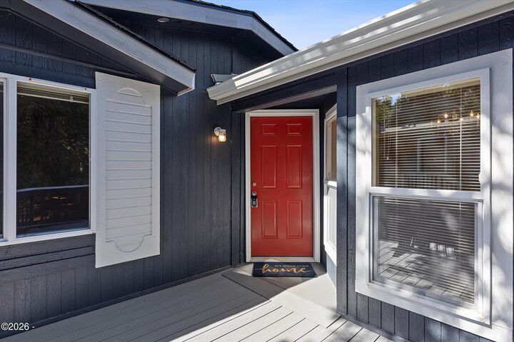 Property Photo:  395 Seagrove Loop  OR 97367 