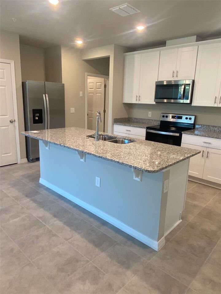 Property Photo: 2554 Red Spruce Way FL 34761