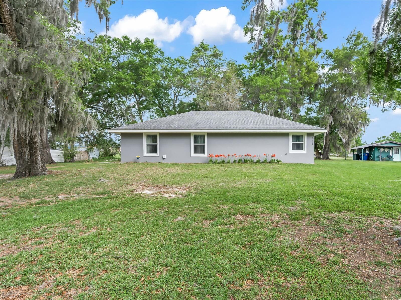 Property Photo:  9318 Cr 649  FL 33513 