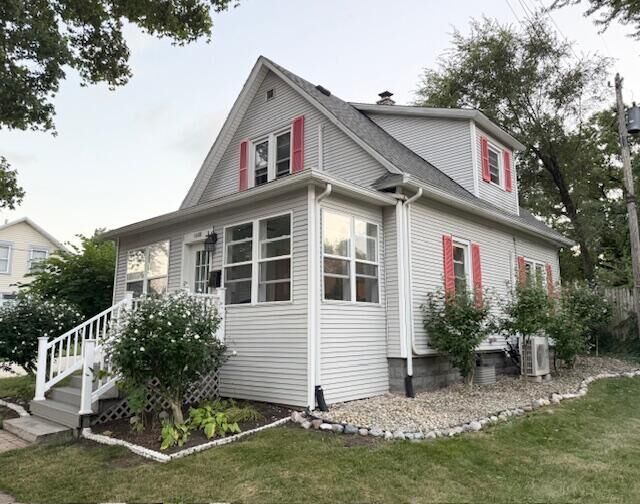 Property Photo:  1008 Wayne Street  MI 49085 