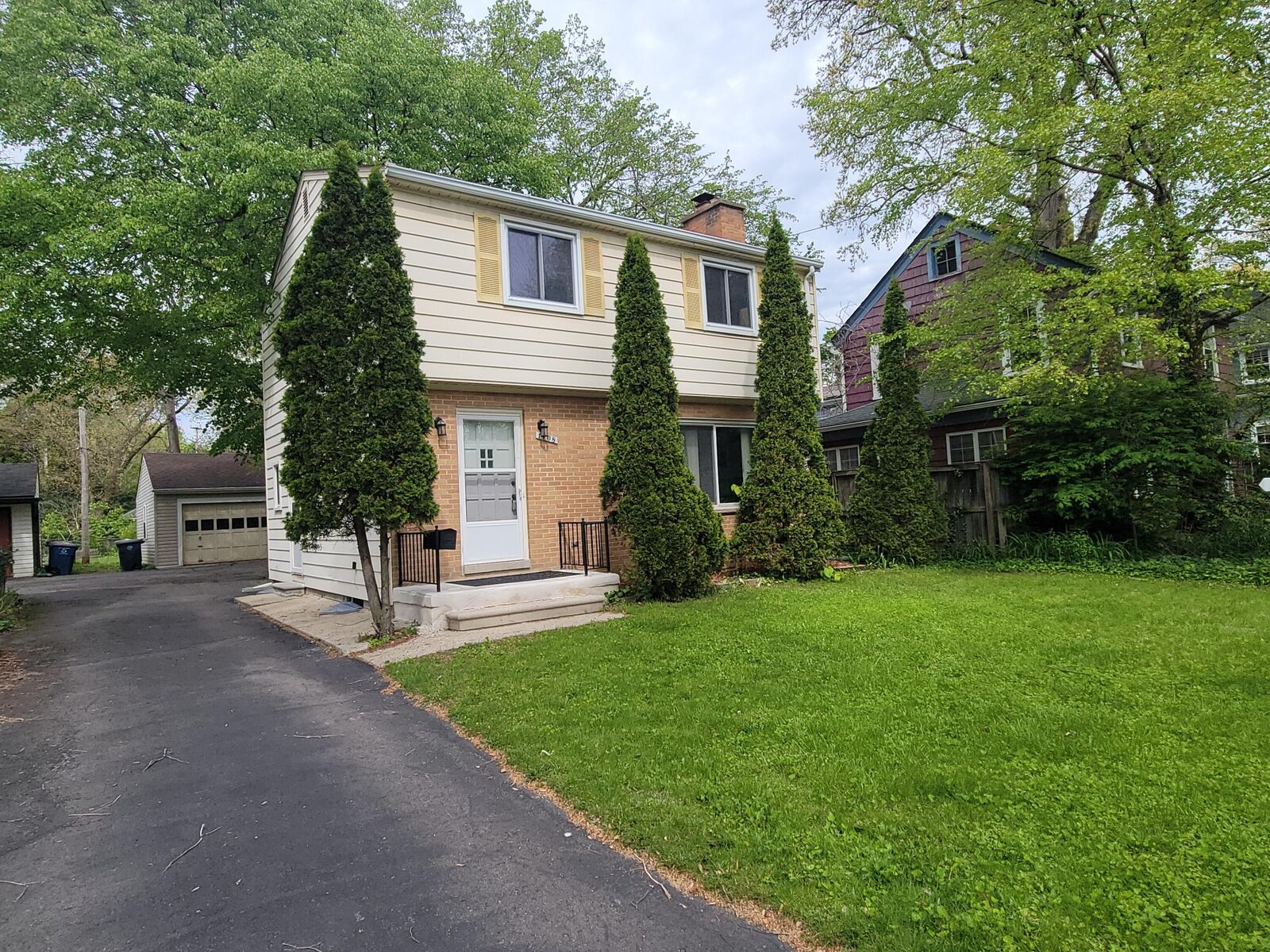 Property Photo:  1408 E Park Place  MI 48104 