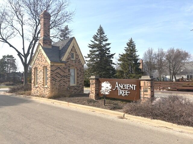 Property Photo:  2 The Court Of Harborside 207  IL 60062 