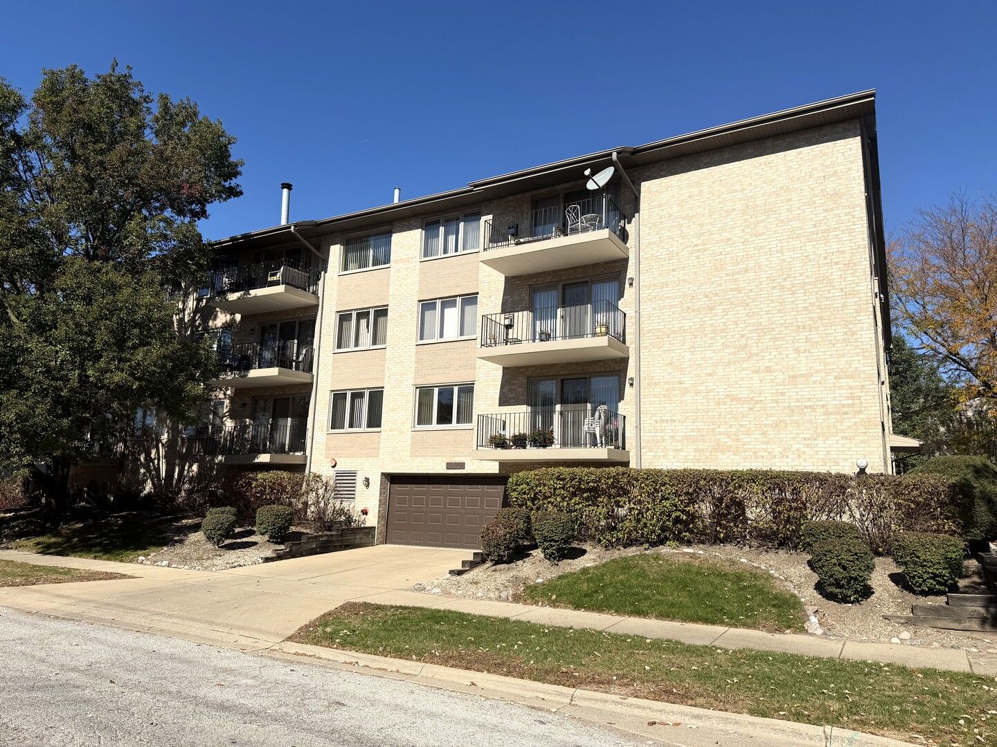 Property Photo: 4530 W 93rd Street 1D IL 60453