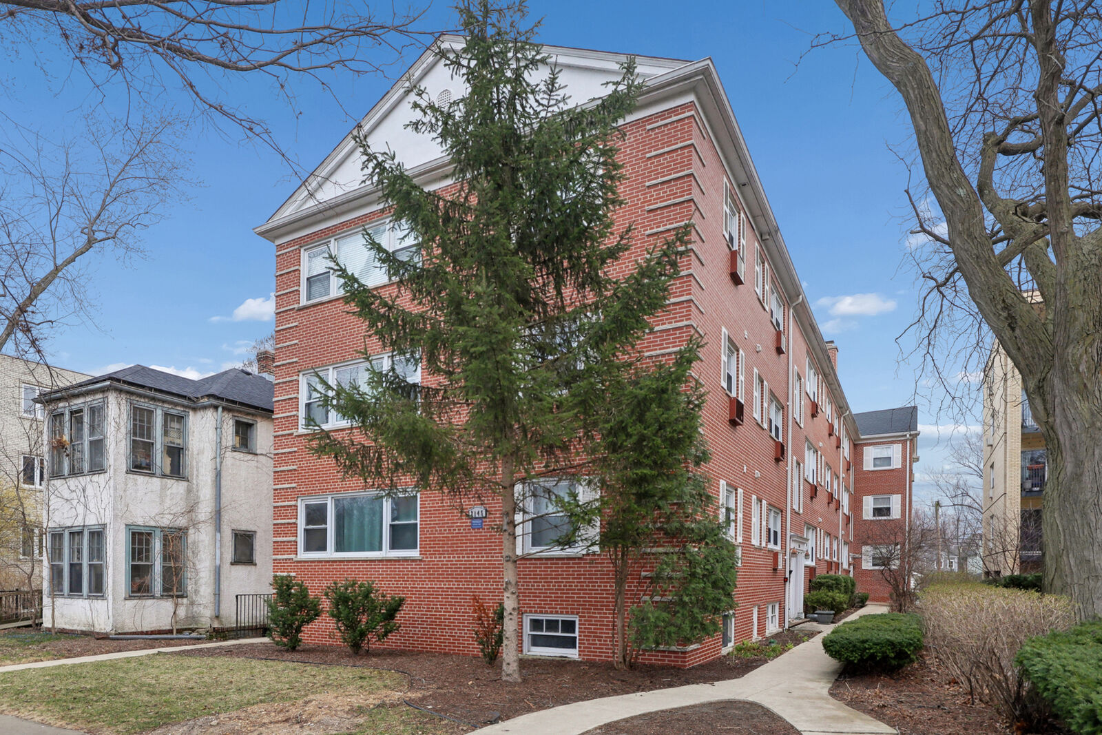 Property Photo: 2147 Ridge Avenue 2D IL 60201