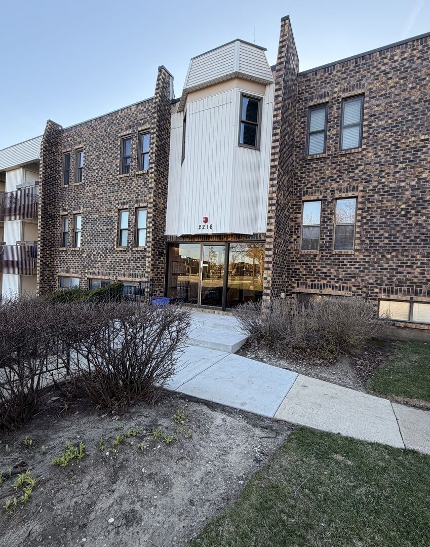 Property Photo:  2216 Country Club Drive 25  IL 60517 