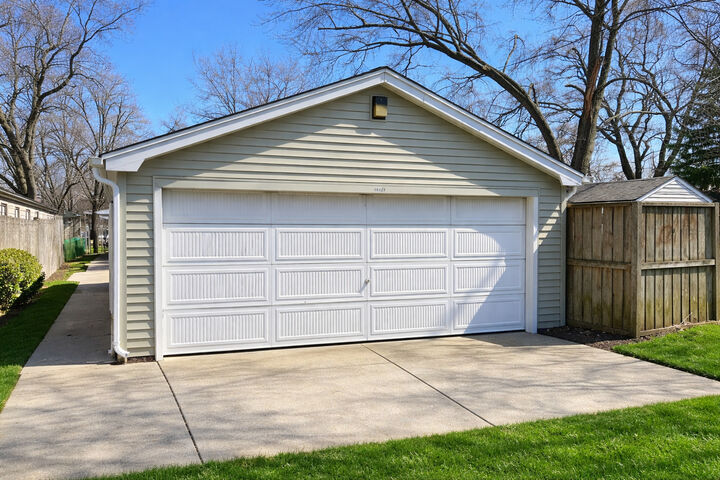 Property Photo:  16826 Orchard Ridge Avenue  IL 60429 