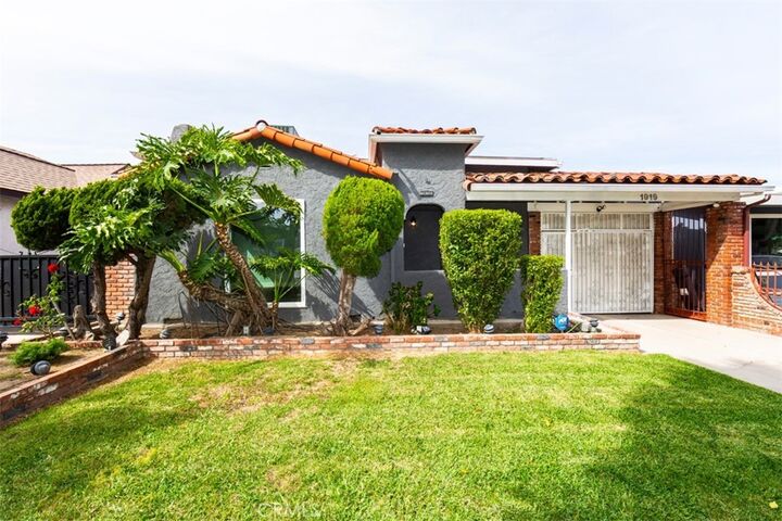 Property Photo:  1919 W 82nd Street  CA 90047 