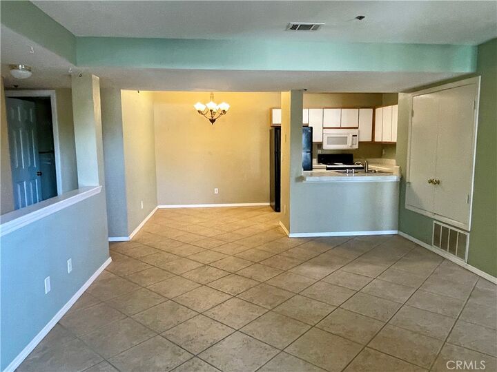 Property Photo:  2475 Village Green  CA 93455 