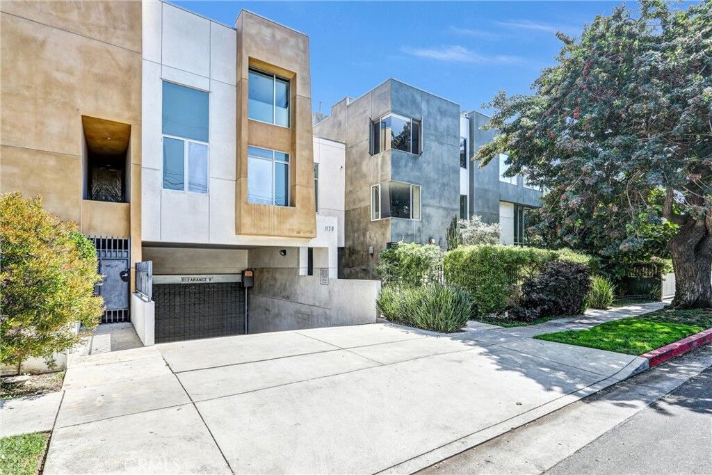 Property Photo:  1120 N El Centro 5  CA 90038 