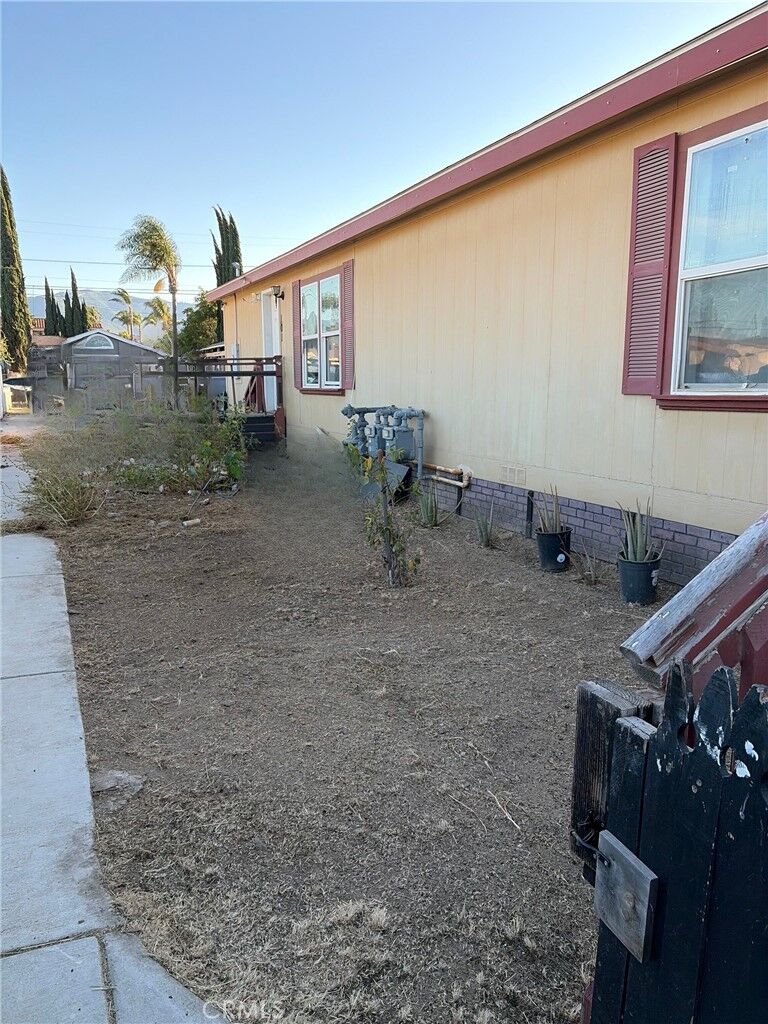 Property Photo:  1247 E Street  CA 92882 